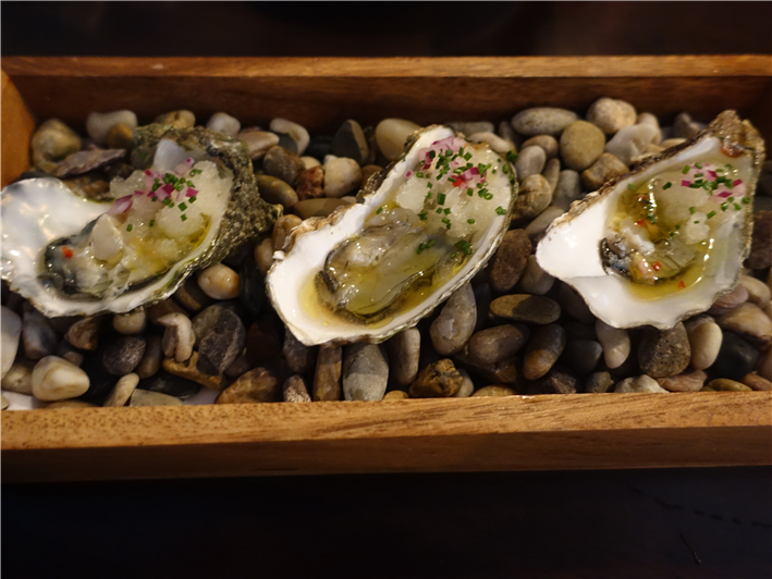 oysters with rose hip